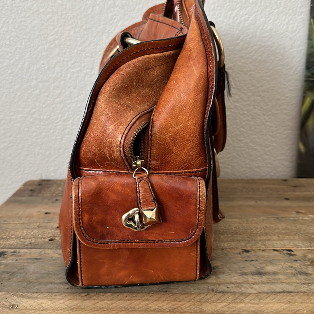 Vintage looking leather Betsy Johnson purse. - Picture 3 of 6